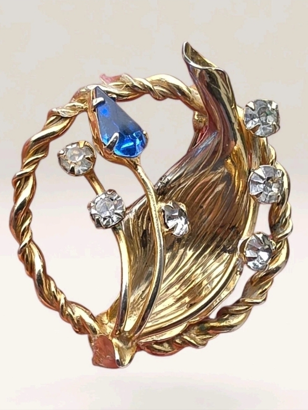 Vintage Gold Tone Blue Teardrop Rhinestone Floral Leaf Wreath Brooch
